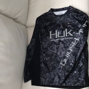 Mens HUK Fishing shirt. Size small